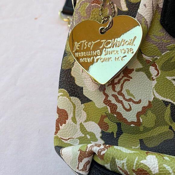 Betsey Johnson Gold Chain Strap Shoulder Bag Purse Crossbody - Picture 4 of 13